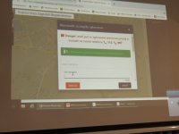 Slajd komputerowy z wyświetlonymi numerami alarmowymi.