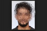Zdjęcie paszportowe mężczyzny z zamazaną twarzą
