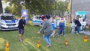 Policjanci na festynie osiedlowym