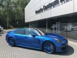 niebieskie porshe panamera