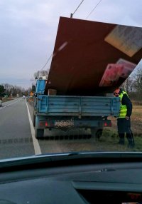 Blacha na naczepie dostawczego volkswagena