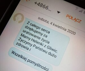 Wyświetlacz telefonu komórkowego z tekstem sms.