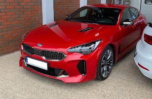 Na zdjęciu samochód Kia Stinger