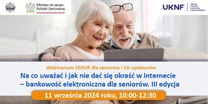 Plakat zapraszający na konferencję on-line, na którym widać parę seniorów siedzących przed komputerem typu laptop.