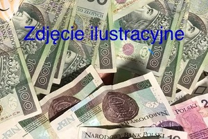 Zdjęcie roznych banknotów i napis - zdjęcie ilustracuyjne