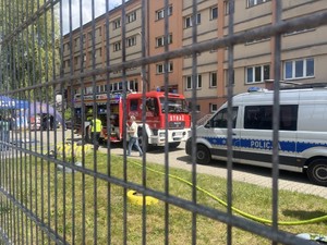 Pojazdy służb: Straży Pożarnej i pojazd wypadkowy ruchu drogowego Policji gliwickiej
