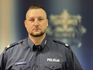 Na zdjęciu dzielnicowy KP I Paweł Maszczak