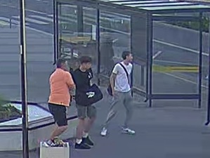 dwóch poszukiwanych porusza się w okolicach przystanku autobusowego na Placu Piastów w Gliwicach
