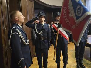 Przy poczcie sztandarowym obejmujący obowiązki Komendanta Miejskiego Policji w Gliwicach