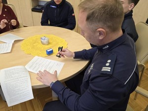 Komendant Miejski Policji w Gliwicach podczas podpisywania Porozumienia