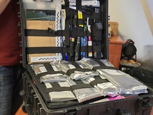 Walizka z wyposażeniem do pracy technika kryminalistyki