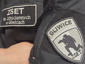 Naszywki na mundurze przynależności do społeczności uczniowskiej