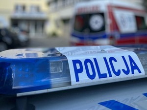 Na zdjęciu radiowóz Policji i Pogotowia Ratunkowego