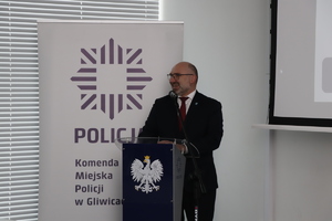 Starosta Powiatu Gliwickiego podczas przemówienia
