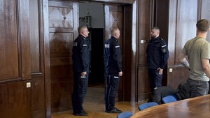 na zdjęciu widzimy witającego na odprawie Naczelnika Sztabu dwóch Komendantów