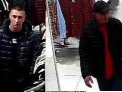 Na zdjęciu dwóch mężczyzn w sklepie odzieżowym