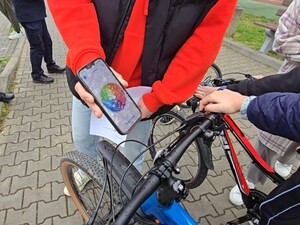 Losowanie przez zawodnika konkursu zadania na telefonie